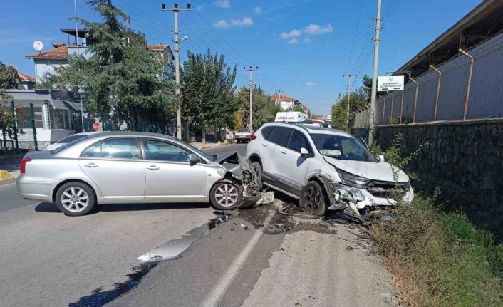 Keşan’da iki otomobilin çarpıştığı kazada 1 kişi yaralandı