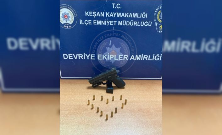 Keşan’da polisin durdurduğu şüpheliden tabanca ele geçirildi