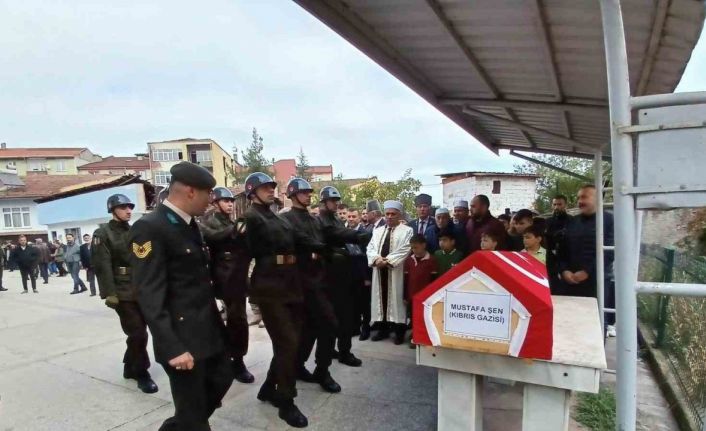 Kıbrıs gazisi toprağa verildi