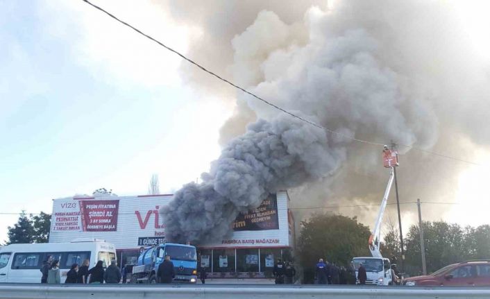 Kırklareli’nde mobilya mağazasında yangın