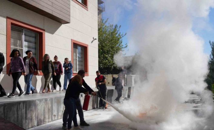 Kız öğrenci yurdunda yangın tatbikatı yapıldı