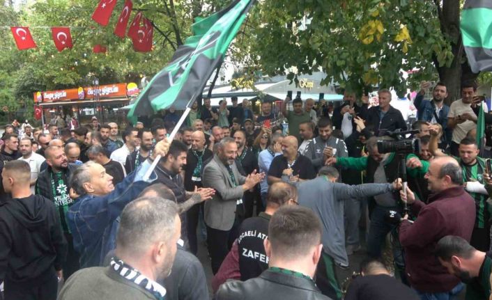 Kocaelispor çarşıya indi, ortaya renkli görüntüler çıktı