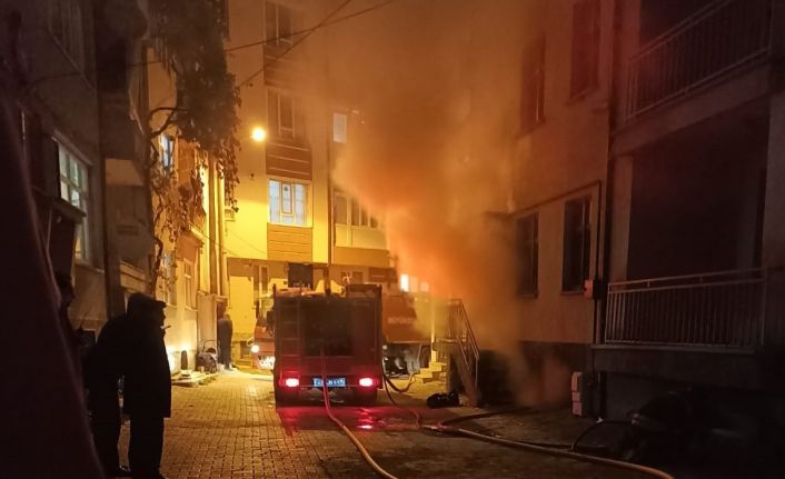 Konya’da apartmanda çıkan yangın itfaiye ekipleri tarafından söndürüldü