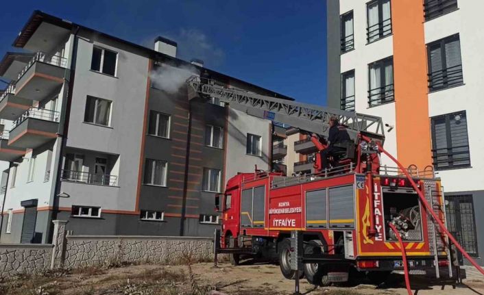 Konya’da apartmanda yangın paniği