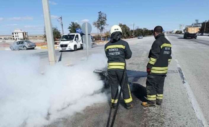 Konya’da yanan motosiklet hurdaya döndü