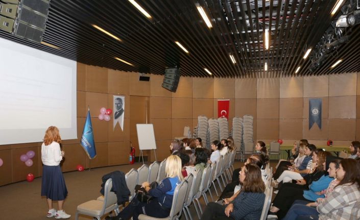 Küçükçekmece Belediyesi’nden personele ‘meme kanseri’ semineri