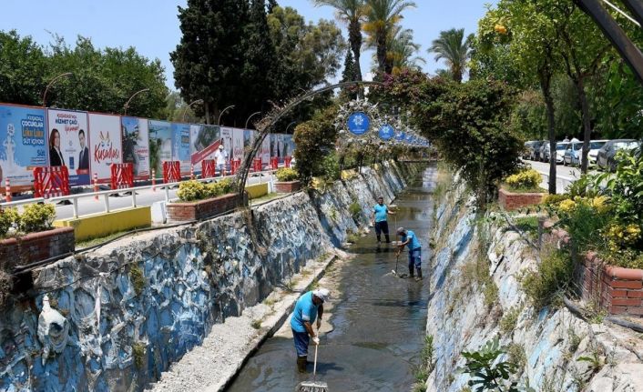 Kuşadası Belediyesi kent merkezinden geçen derenin ıslahına talip oldu