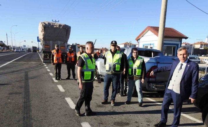 Kütahya’da orman emvali yüklü araçlara mobil denetim