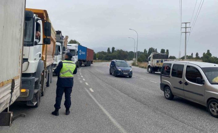 Kütahya’da yük ve yolcu taşımacılığı yapan araçlar ile sürücüler denetlendi