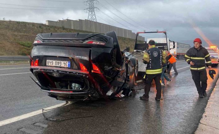 Kuzey Marmara Otoyolu’nda takla atan otomobil sürüklendi: 4 yaralı