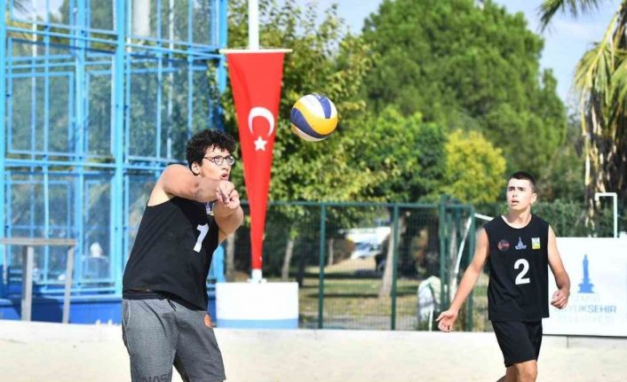 Liseliler Plaj Voleybolu Şenliği coşkuyla sona erdi