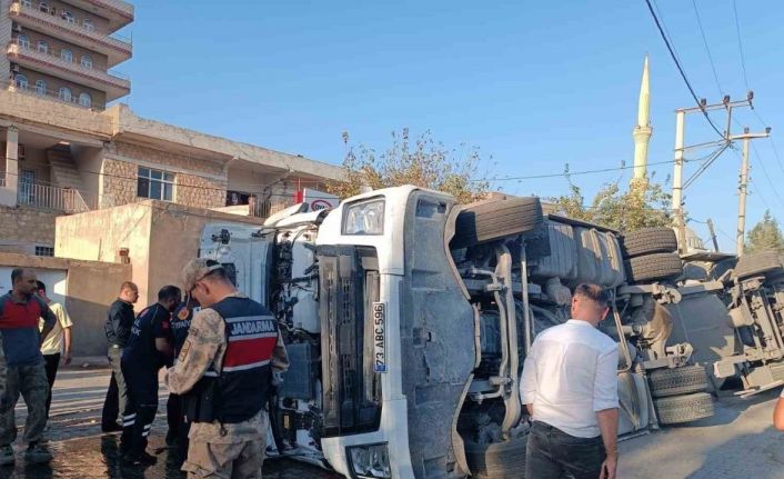 Mardin’de kontrolden çıkan tır devrildi: 1 yaralı