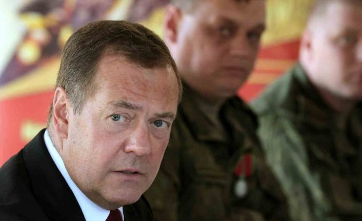 Medvedev’den Gürcistan Cumhurbaşkanı Zurabişvili’ye: “Tutuklanmalı”