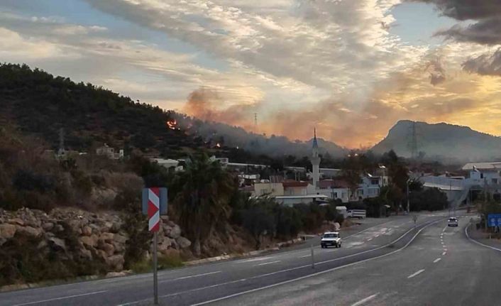 Mersin Bozyazı’da orman yangını büyümeden söndürüldü