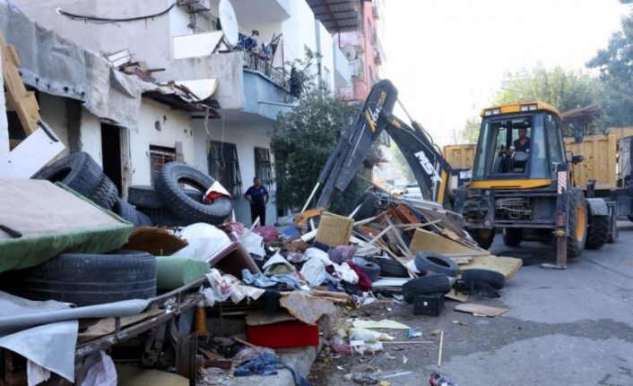 Mersin’de çöp evden tonlarca atık çıktı