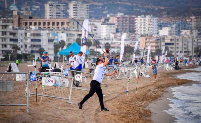 Mersin’de ’Uluslararası 7. Altın Kanca Surfcasting Turnuvası’ düzenlendi