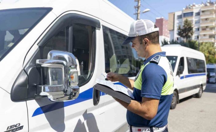 Mersin’de zabıta ekipleri okul servislerini denetliyor