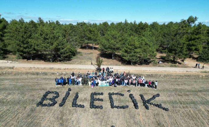 O kadar çöp topladılar ki poşetleriyle ’Bilecik’ yazdılar