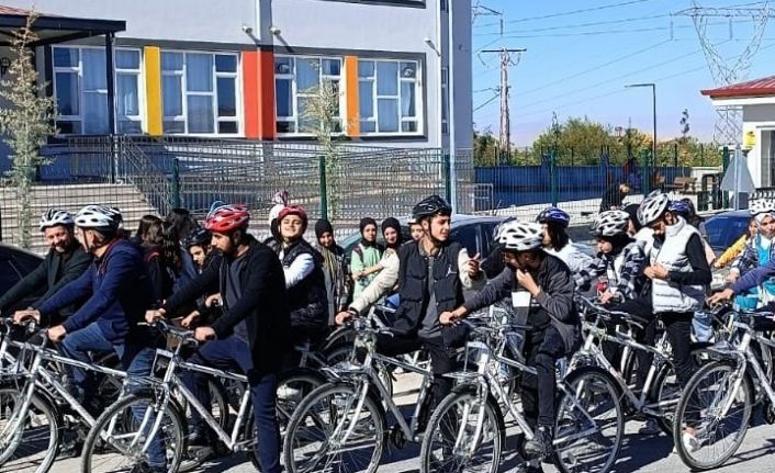 Öğrenciler madde bağımlılığına karşı pedal çevirdi