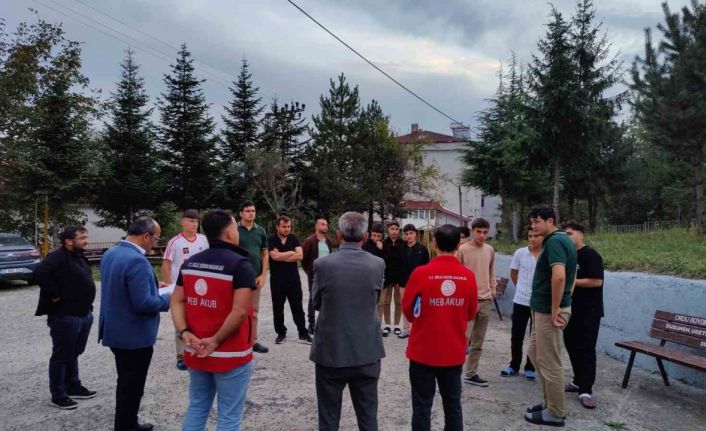 Öğrencilerden gerçeği aratmayan deprem ve yangın tatbikatı