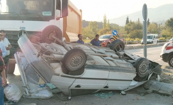 Osmaniye’de otomobil ile kamyonet çarpıştı: 3 yaralı