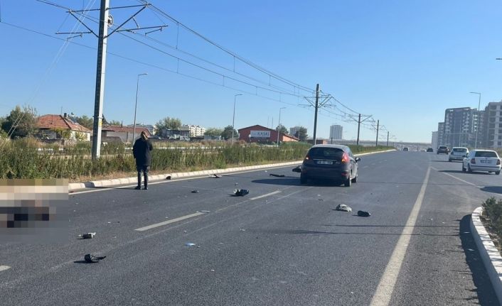 Otomobil çarpan elektrikli motosiklet sürücüsü yaralandı