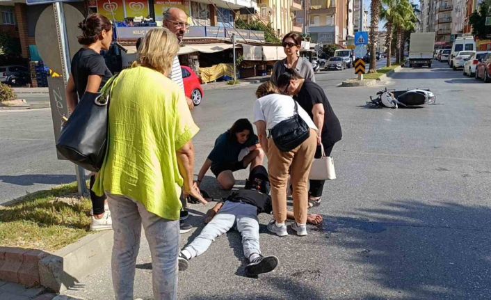 Otomobille çarpışan motosikletin sürücüsü yaralandı