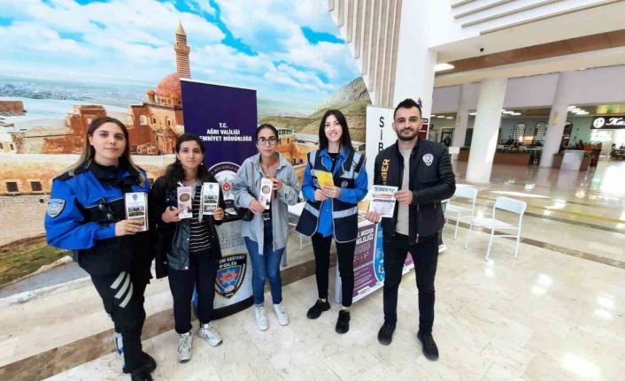 Polis ekipleri, Siberay projesi ile öğrencileri siber suçlara yönelik bilgilendirdi