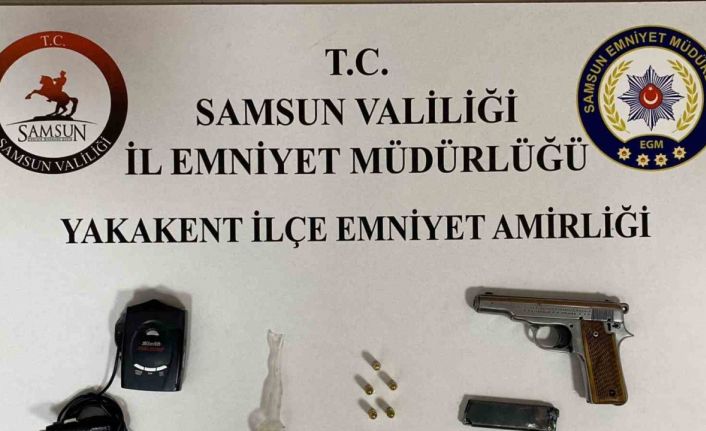 Polisin uygulamasında silah ve radar tespit cihazı ele geçti