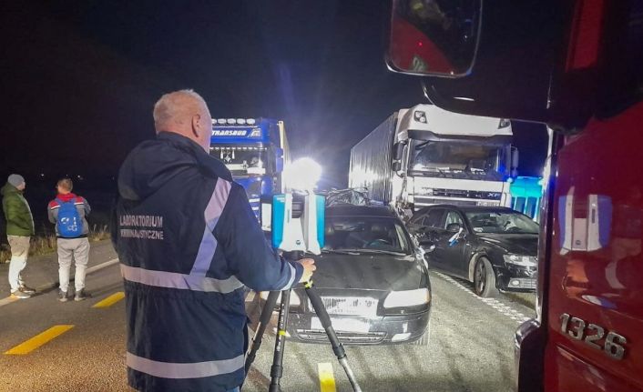 Polonya’da araç 21 birbirine girdi: 4 ölü, 15 yaralı