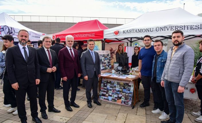 Rektör Topal, öğrenci stantlarını ziyaret etti