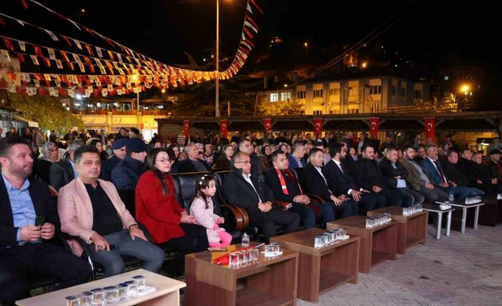 Saimbeyli’nin kurtuluşu Uğur Işılak konseri ile kutlandı