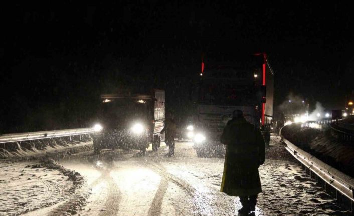 Sakaltutan Geçidinde tipi ve buzlanma etkili oldu