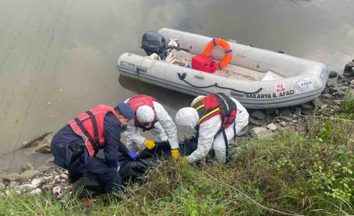 Sakarya Nehri’nde erkek cesedi bulundu