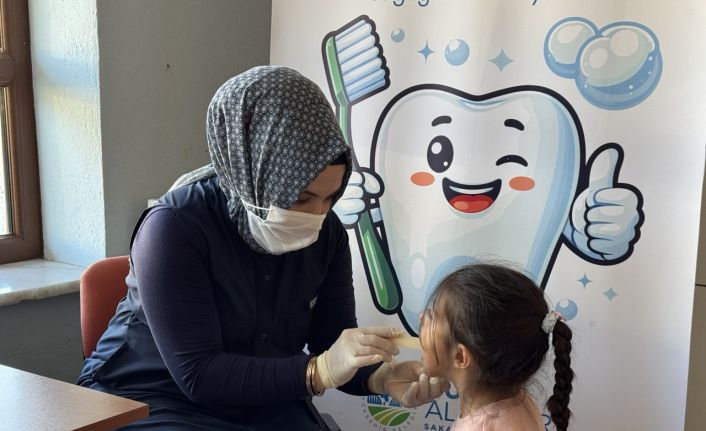 Sakarya’nın o ilçesinde anaokulu öğrencilerine diş taraması