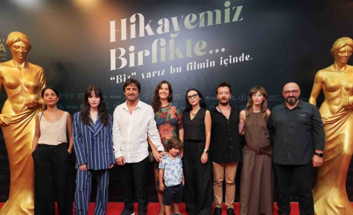 ’Savrulan Zaman’ filminin prömiyeri Antalya’da yapıldı