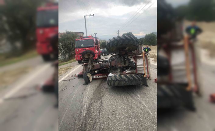 Servisten indirilen öğrencilerin bindiği traktör kaza yaptı: 6 yaralı