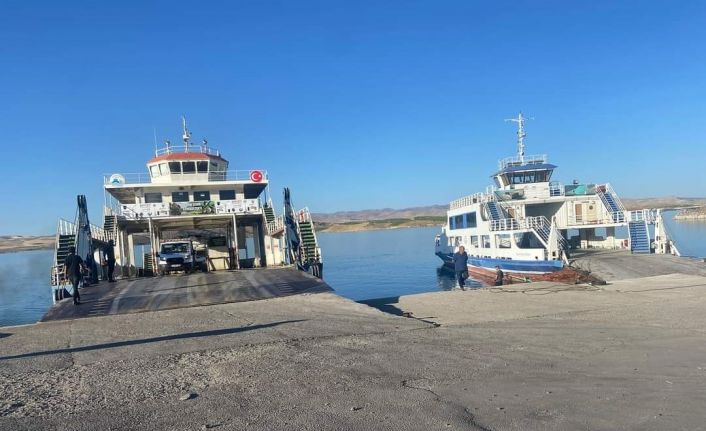 Şiddetli rüzgar feribot seferlerini durdurdu