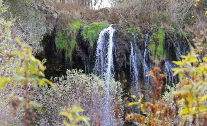 Sivas’ın saklı cenneti Değirmenaltı Şelalesi’nde sonbahar sessizliği