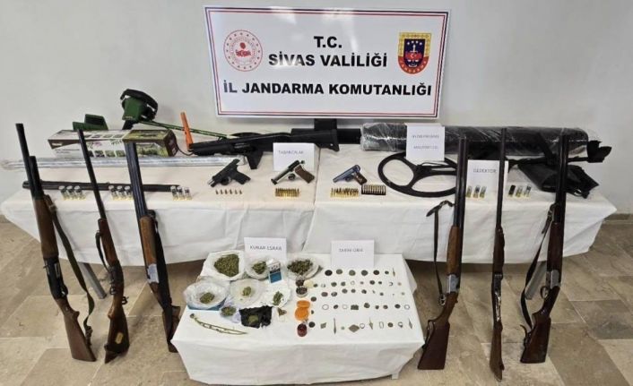 Sivas’ta uyuşturucu tacirlerine jandarma operasyonu: 4 kişi tutuklandı