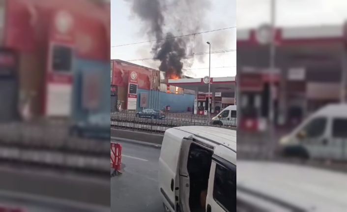 Sultangazi’de oto tamirhanesinde korkutan yangın