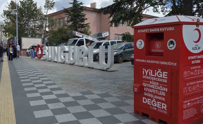 Sungurlu’da ihtiyaç sahipleri için 30 adet kıyafet kumbarası yerleştirildi