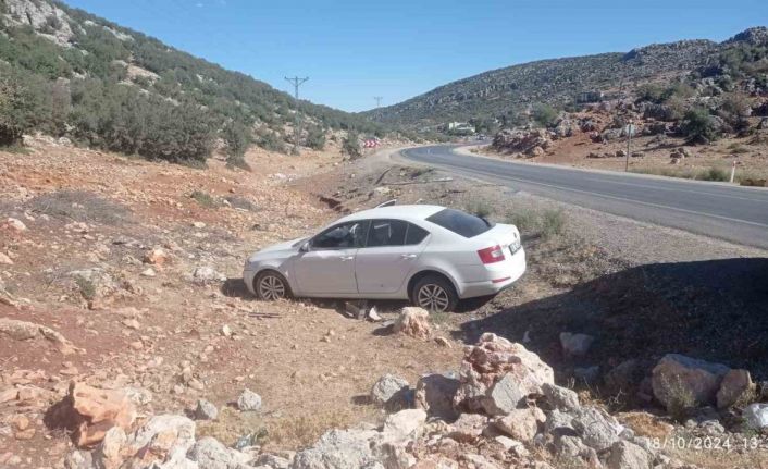 Sürücünün direksiyon hakimiyetini kaybettiği araç yoldan çıktı: 1 yaralı