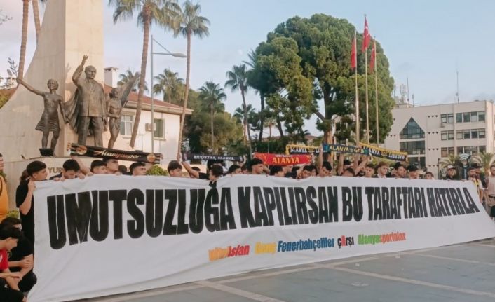 Taraftar grupları tek yürek oldu, kadına şiddete ’hayır’ dedi