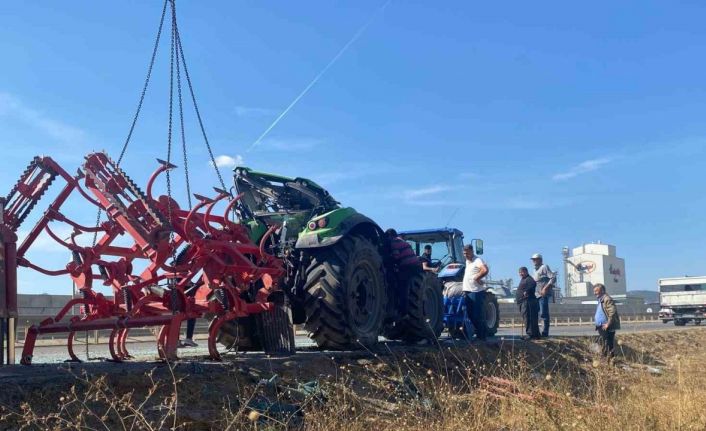 Tarlaya giderken traktör devrildi: 3 yaralı