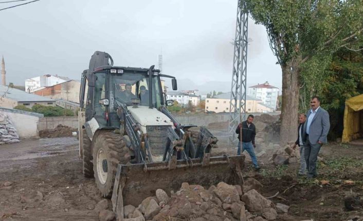 Taşlıçay’da sokak ve yol genişletme çalışmaları başladı