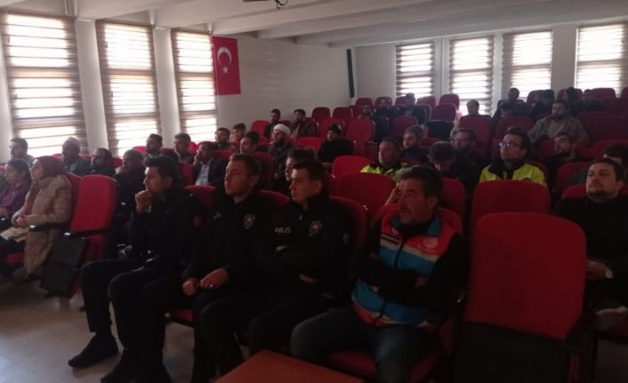 Tekman’da kamu personeline uyuşturucuyla mücadele semineri