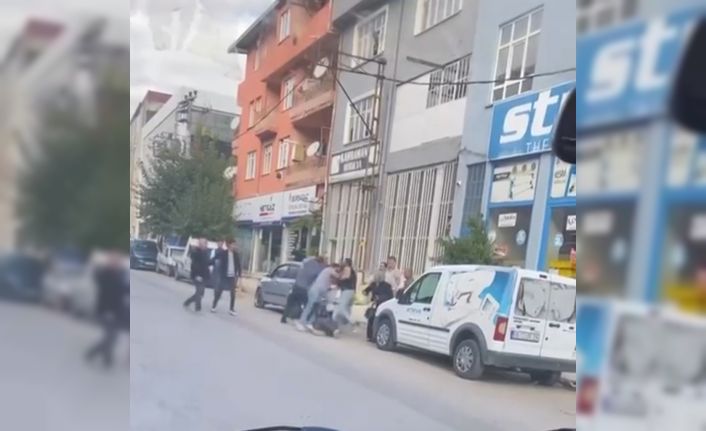 Tekme ve yumruklar havada uçuştu, cadde ringe döndü