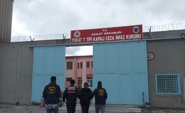 Tokat’ta çeşitli suçlardan aranan iki kişi yakalandı