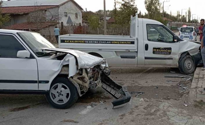 Tokat’ta kamyonetle otomobil kafa kafaya çarpıştı: 1 ölü